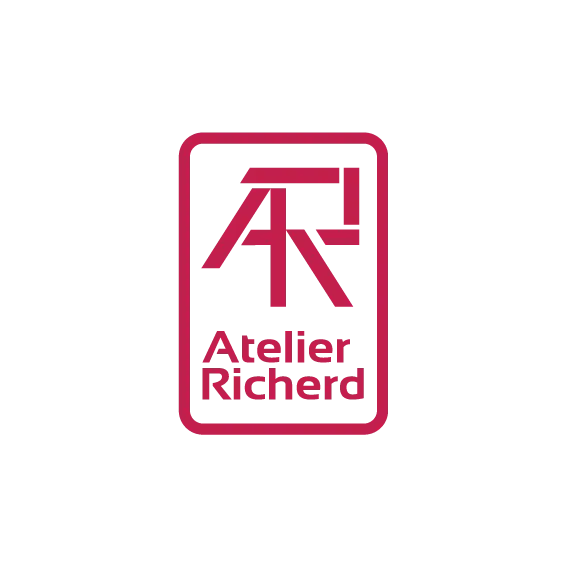 logo atelier richerd short en couleur framboise