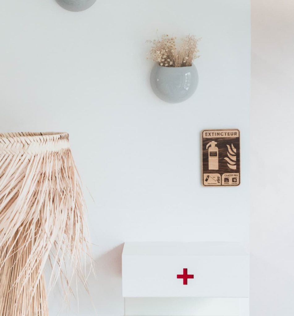 Fabrication artisanale et personnalisée en Savoie : enseignes, objets de décoration, cadeaux d’affaires, objets publicitaires